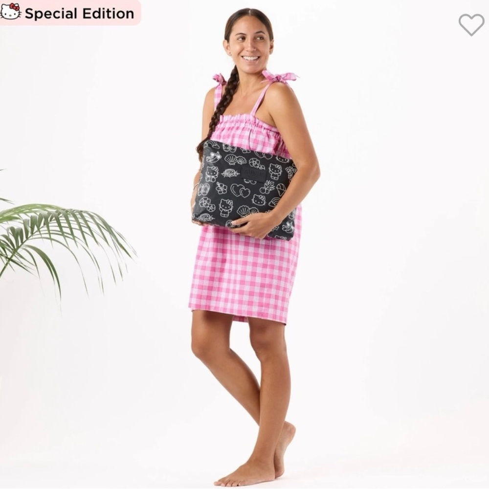 Aloha Collection x Hello Kitty Black Max Pouch - Picture 2 of 6